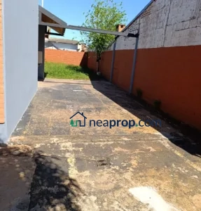 Posadas. Casa con Amplio Patio, 2 Dormitorios, amplio patio, terreno de 300m²